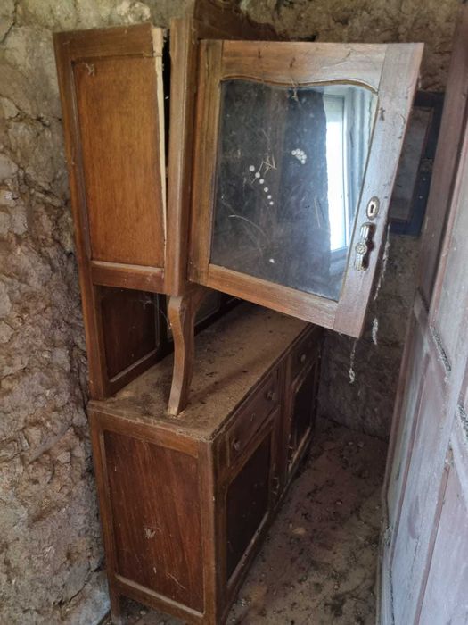 móveis: arca, mesa, cadeiras, bancos para restaurar