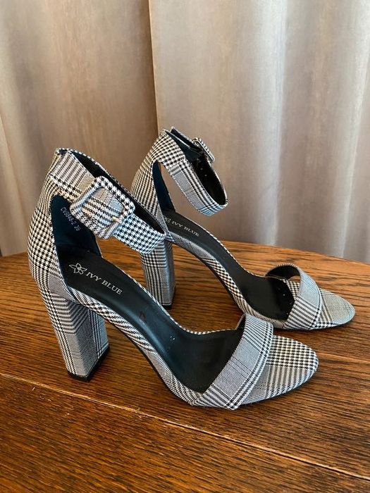 Buty na obcasie j. nowe r 39
