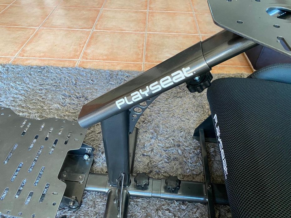Cadeira Gaming c/ suporte para volante Playseat