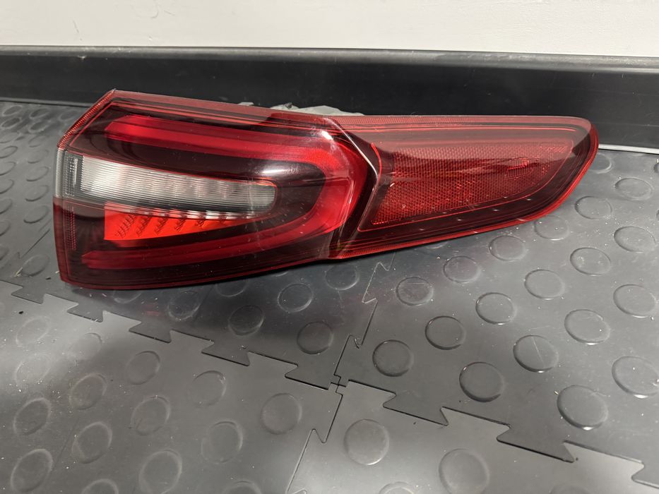 Alfa Romeo Stelvio lampa prawa tył w błotnik