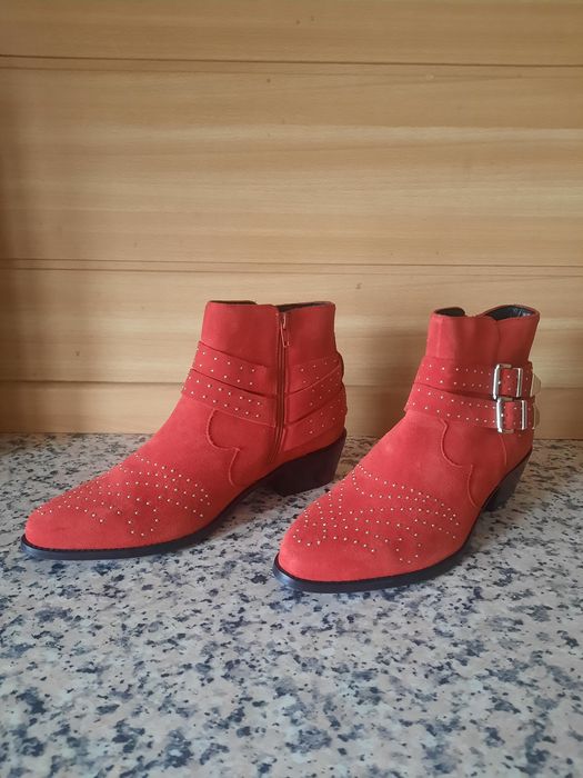 Botins vermelhos