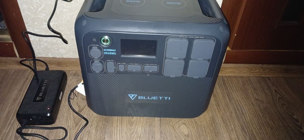 Зарядна станція BLUETTI AC200MAX