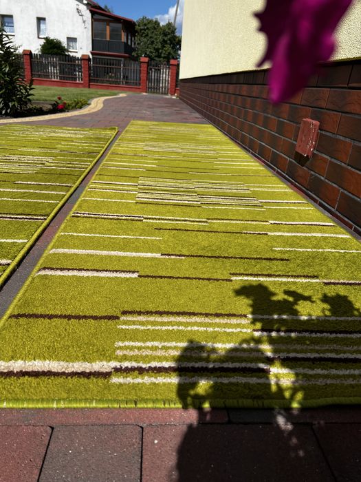 Zestaw dwóch zielonych dywanów chodnik dywanowy