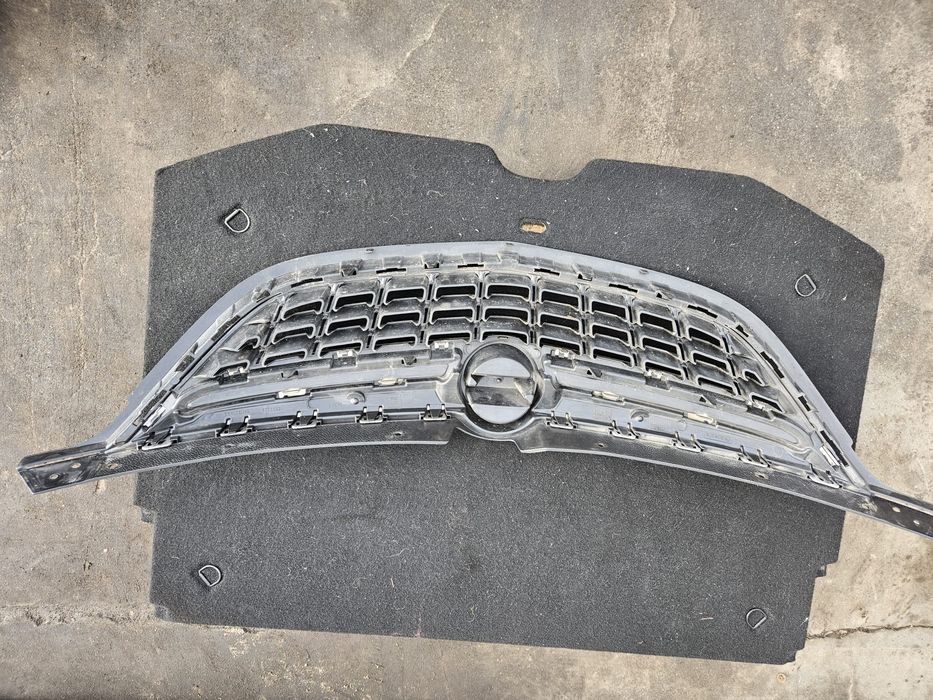 Zafira c przedlift atrapa zderzaka grill