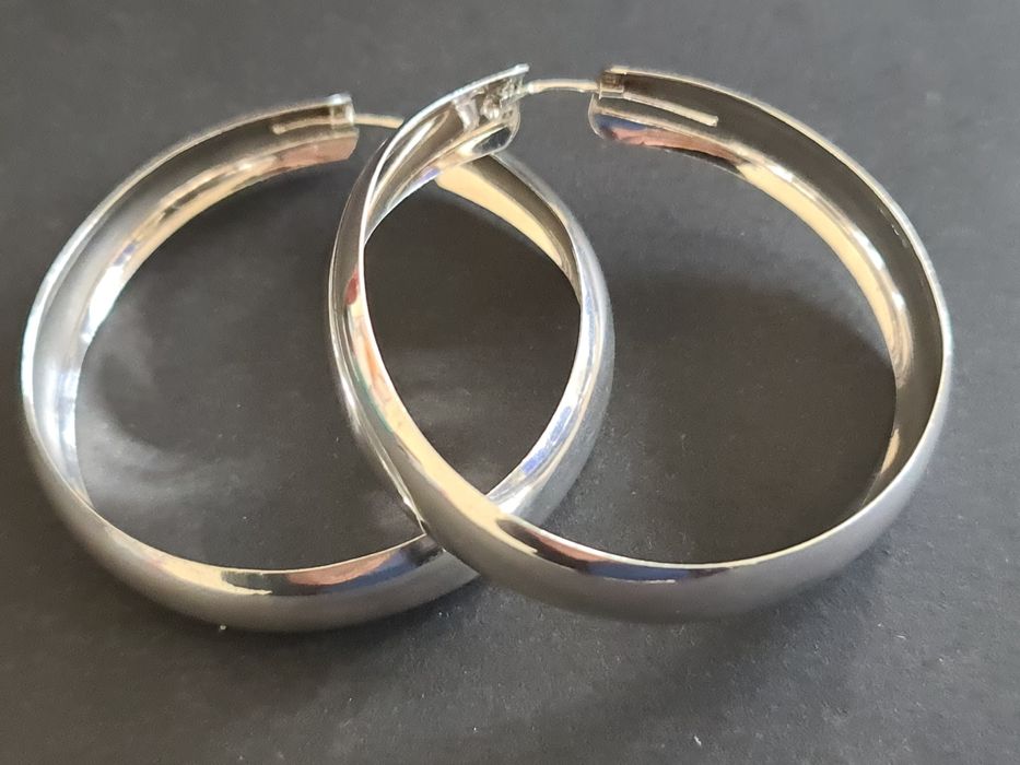 Par de argolas em prata