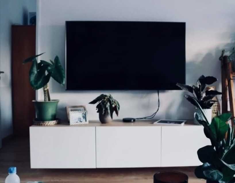 Móvel de TV com PORTAS