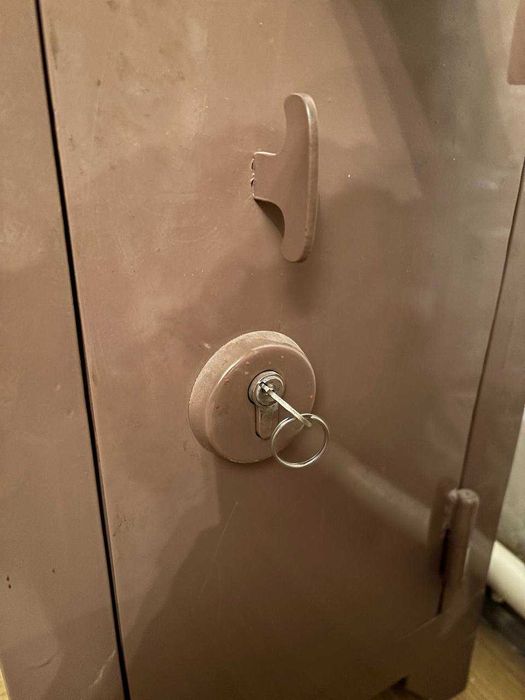 Сейф металлический