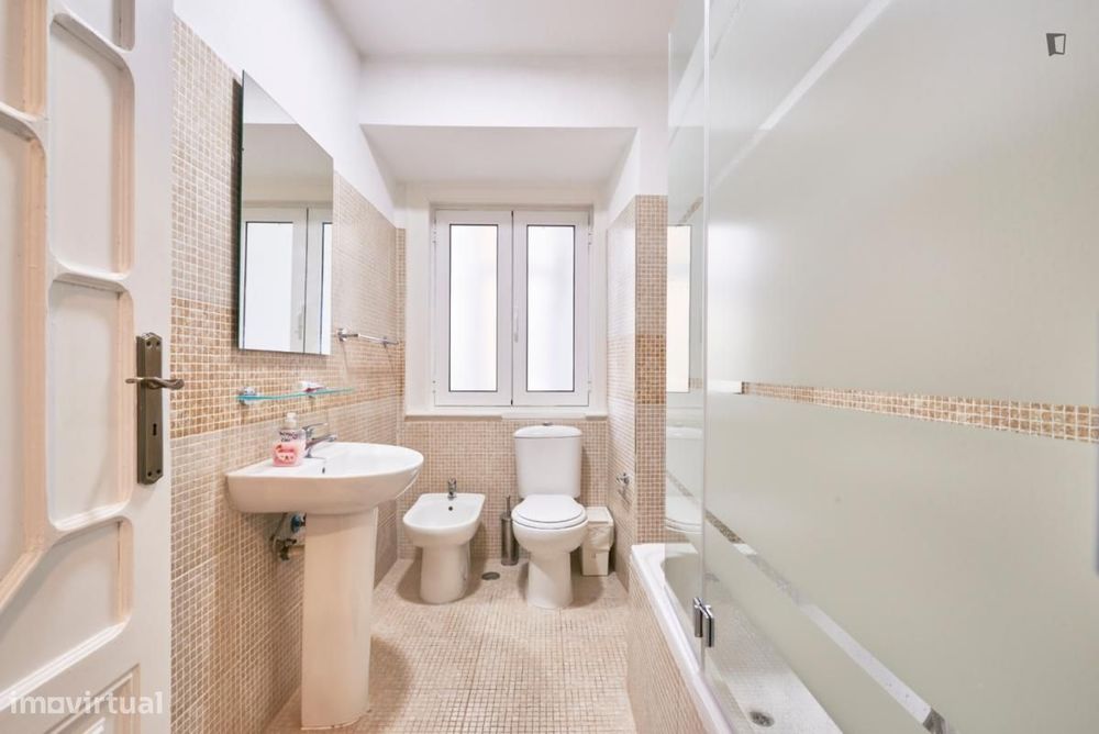 Quarto - localizado em Entrecampos Lisbon