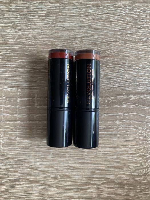 Pomadki / szminki do ust Makeup Revolution