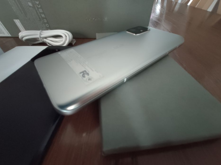 Asus Zenfone 8 - 8gb ram, 128gb pam. wewnętrznej