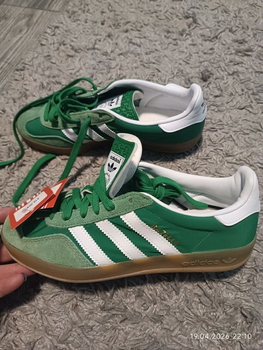 Продам новенькі кросівки adidas Gazelle