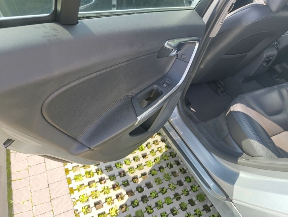 Продаж Volvo V60 2011p