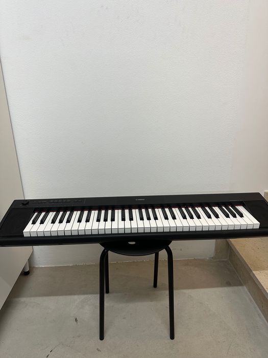 Yamaha Piano Digital (piaggero NP-12) + Stand