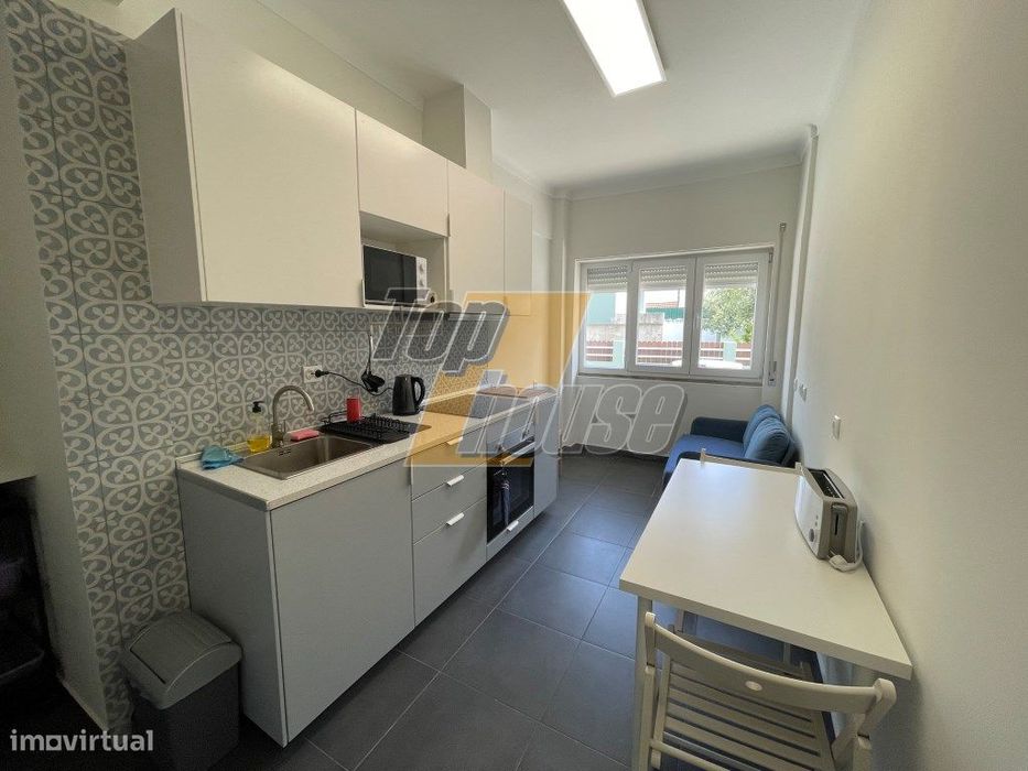 Apartamento T1 Totalmente Reabilitado em Santo António da Caparica