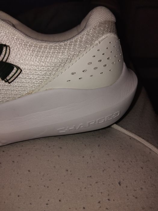 Buty sportowe i Under Armour Charged Surge 4