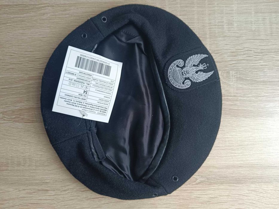 Beret koloru czarnego 418/MON rozm 54 lub 56
