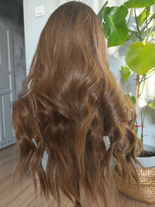 Nowa peruka od Poliné Lumiére , długa brązowa , szatynka