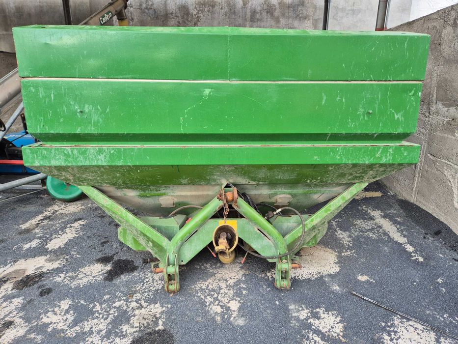 Rozsiewacz nawozu Amazone zam zau podwójna nadstawka hydraulika