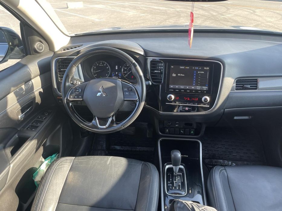 Mitsubishi outlander 3 sel 2020 рік