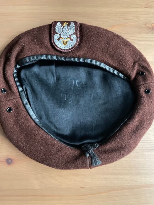 Beret wojskowy uniwersalny