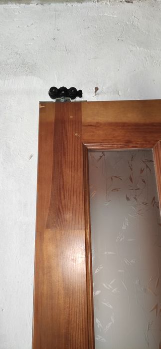 Дерев'яні двері на колесах