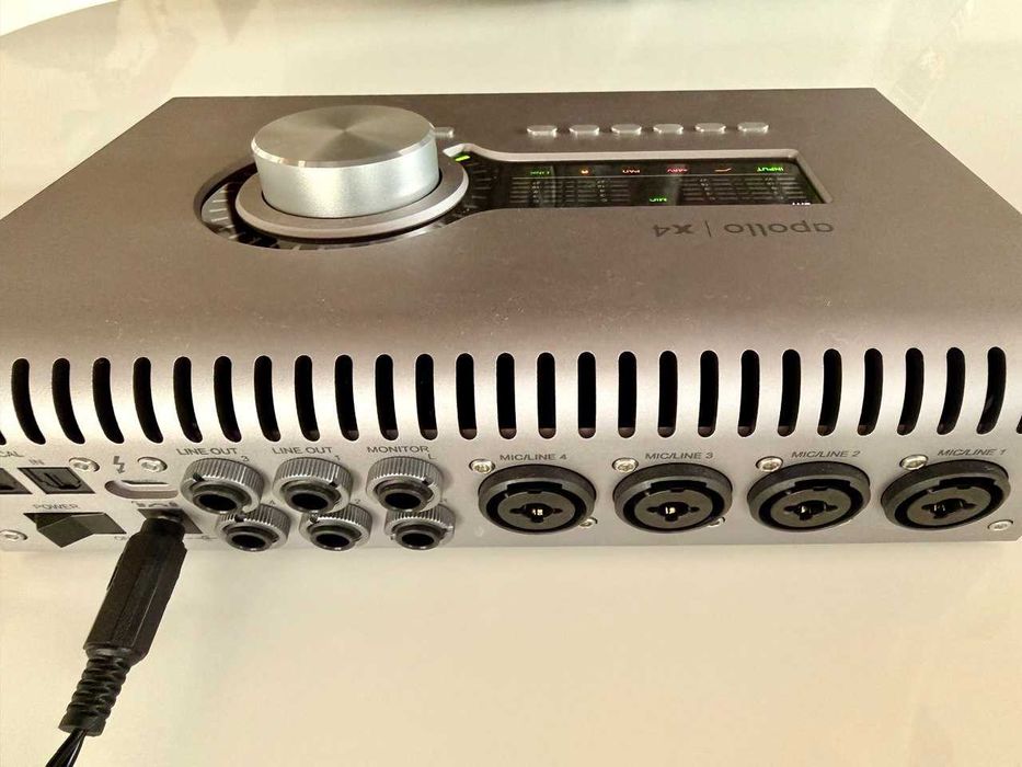 Interface de Áudio Universal Audio Apollo x4 Gen-2 Essentials – NOVO