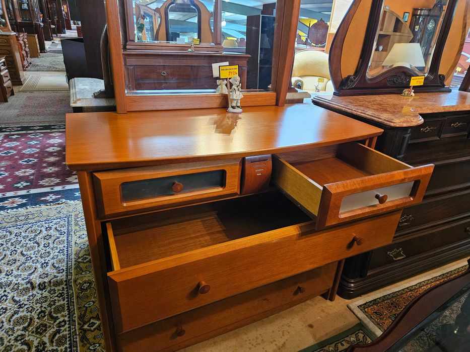 Cómoda com espelho - óptimo estado geral