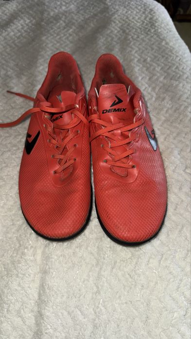 Продам бутси,сороконожки,футзалки,кросовки 41размер Demix