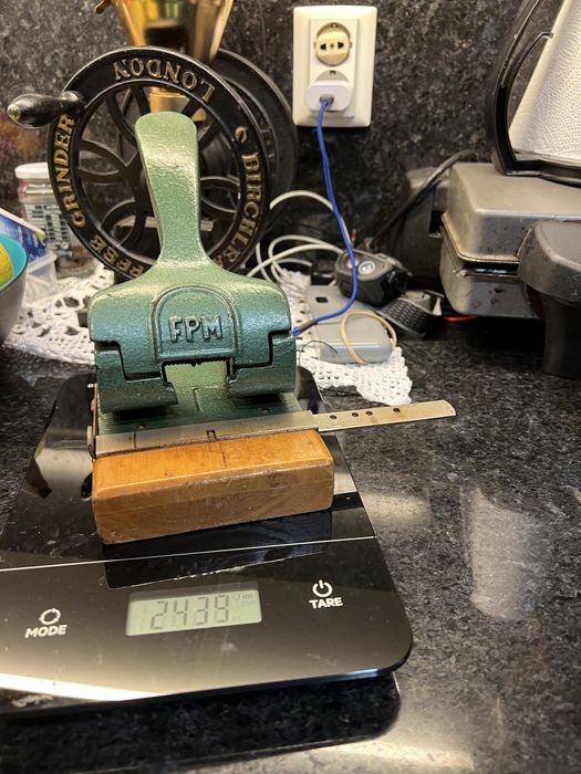 Furador base  em nadeira fpm oesa 2,5 kg