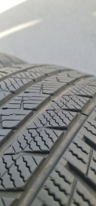 235/50/19 Vrederstein