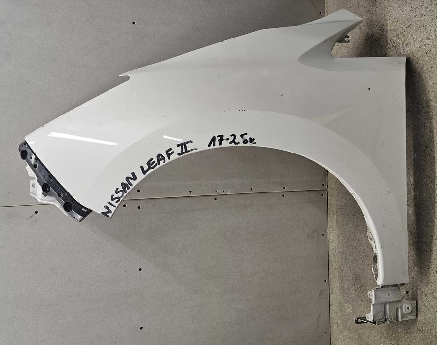 Nissan Leaf II błotnik przód przedni lewy 17-25r.
