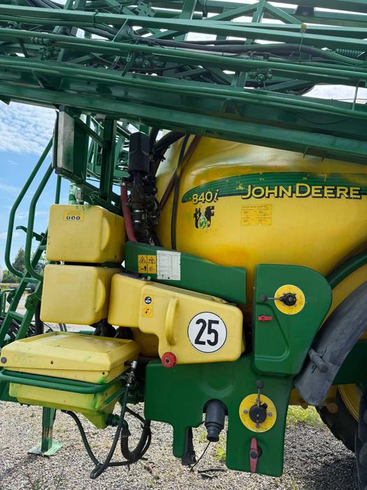 Обприскувач John Deere 840i