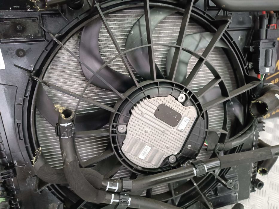 Радіатор основний BMW X3 G01 G08  17118642743 Радиатор охлаждения