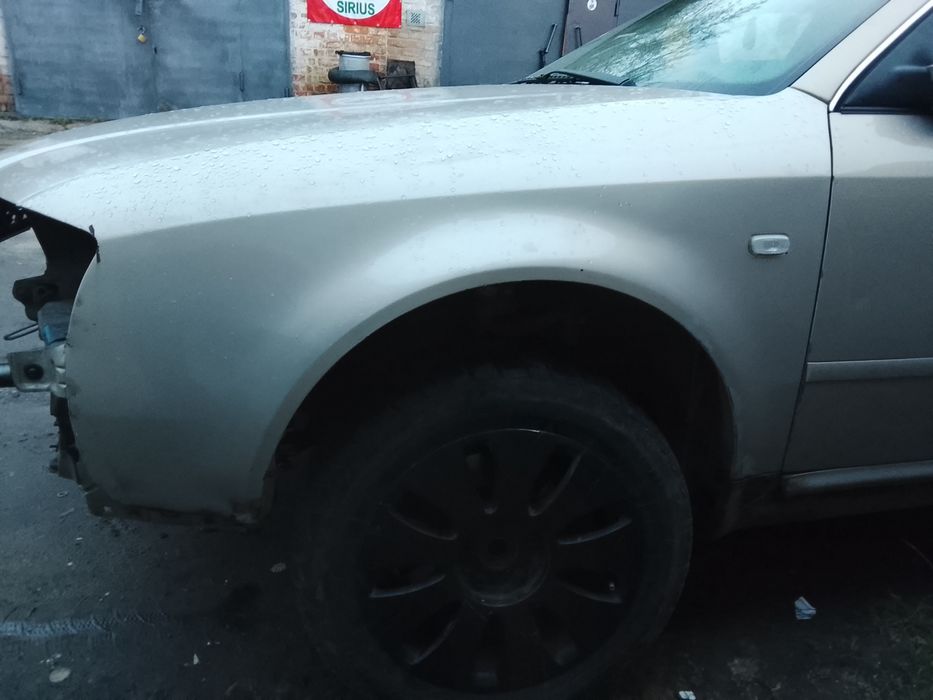 Крило Audi A6c5 . Розбор , є все.