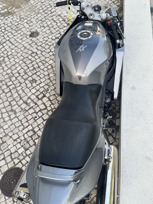 Mota CBR 1100 XX ( acidentada )