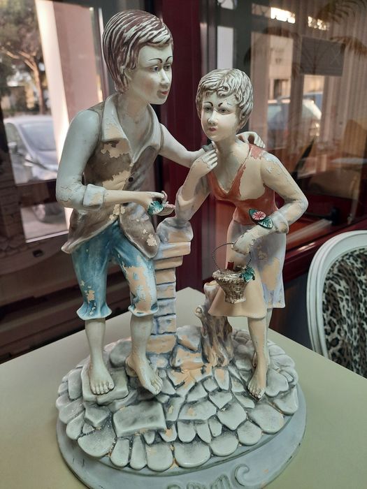 Estatueta casal MAGROU