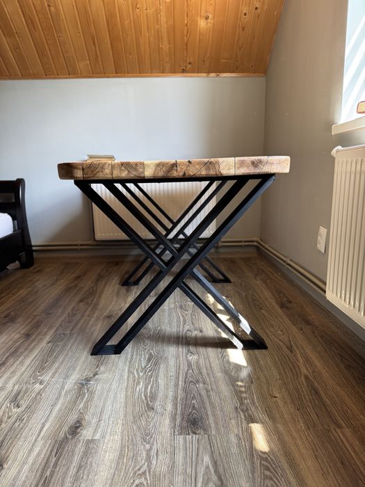 Унікальний лофт стіл з епоксидною смолою та ефектом потертостей