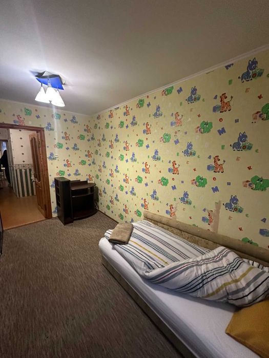 Продаж трикімнатної квартири з автономкою