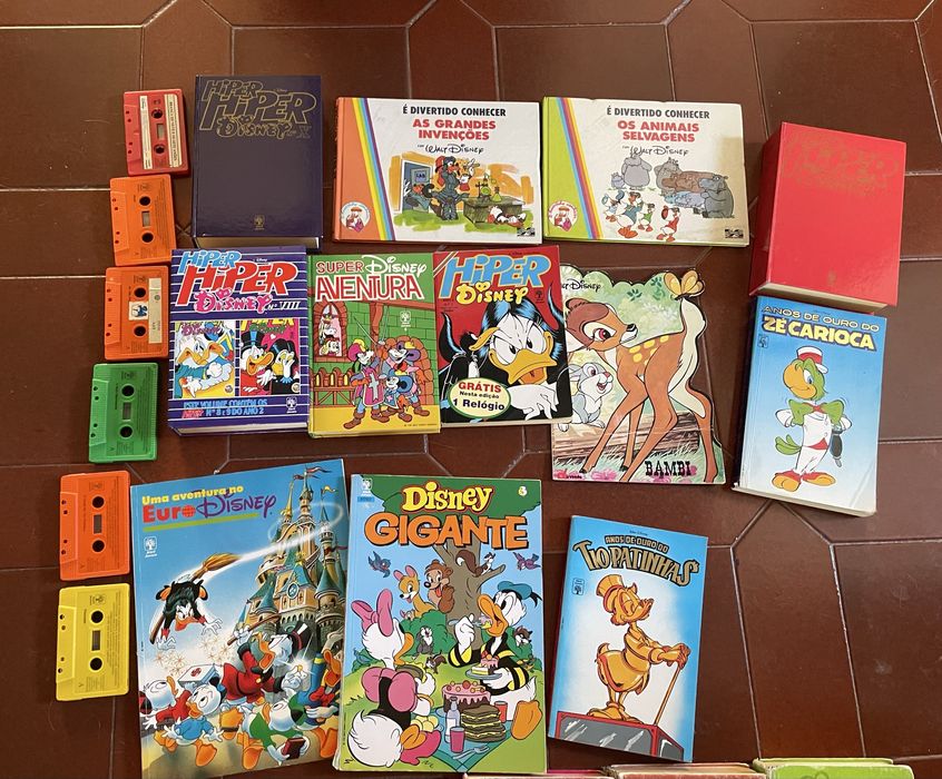 Conjunto de livros e cassetes vintage disney