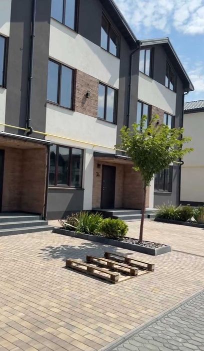 Готовий таунхаус в Авангарді. Три поверхи. Будинок за ціною квартири.