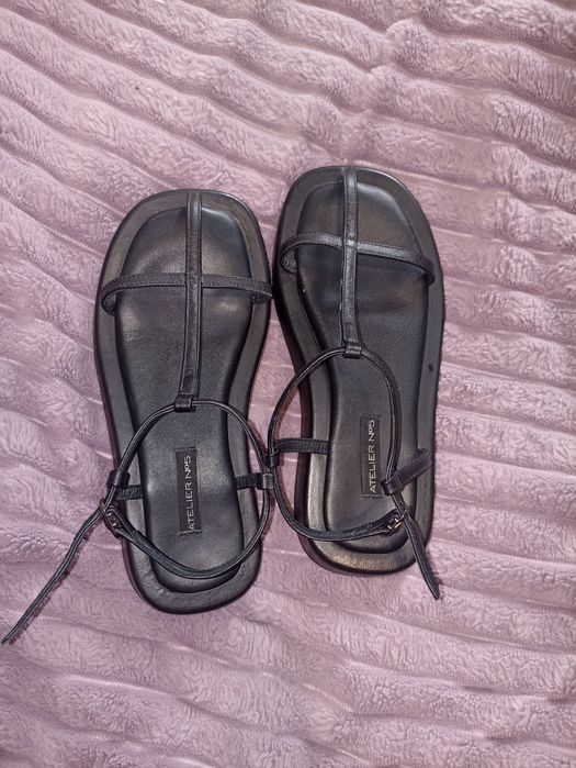 Кожаные босоножки