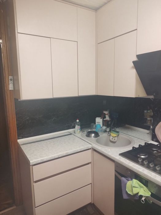 Здаєтся одна кімната в двох кімнатній квартирі