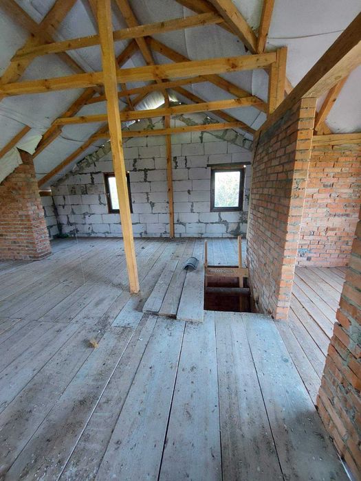 Продаж будинку в м.Самбір, село Ваньковичі. (25 сот.)ОГОРОДЖЕНИЙ.