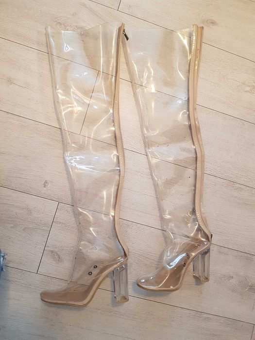 Wysokie przeźroczyste kozaki na obcasie jak Kim Kardashian