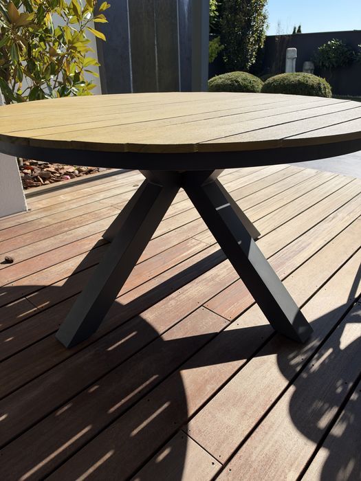 Aluminiowy stół ogrodowy okrągły 150 cm