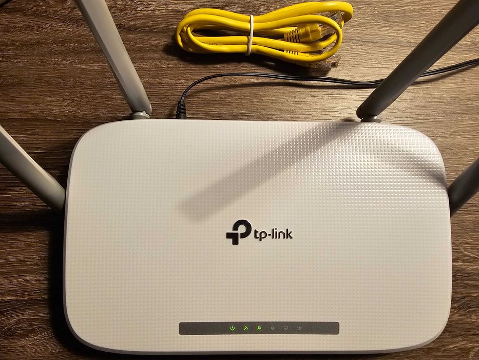 Бездротовий маршрутизатор TP-Link EC220-G5 / Wi-Fi 5 / 1 Гбіт/с