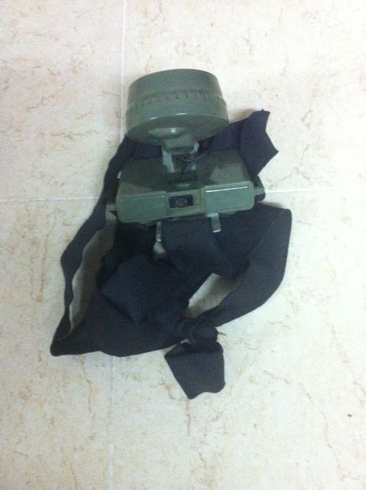 Lanterna militar antiga para capacete