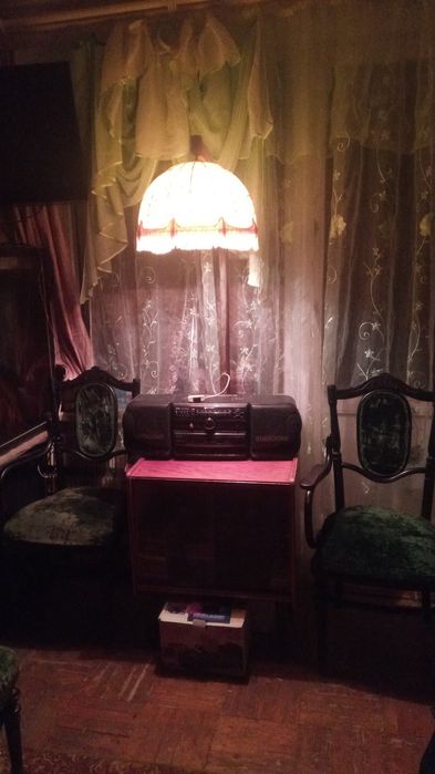 Возьму в дар торшер посуду