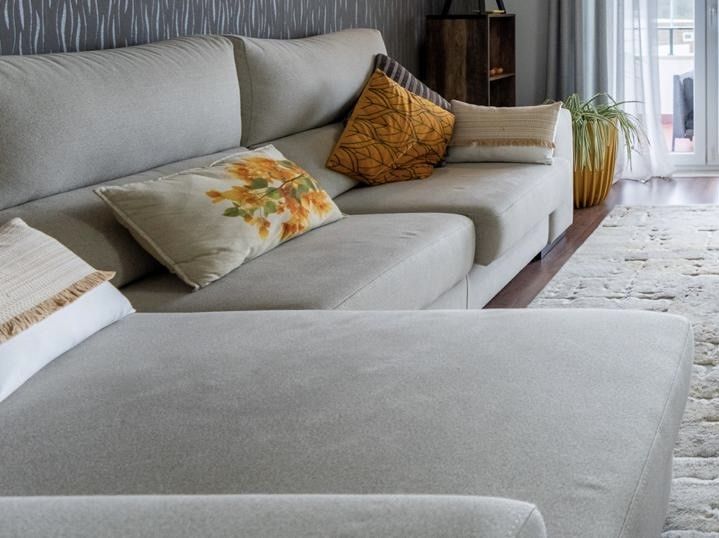 Sofa em bege de tecido
