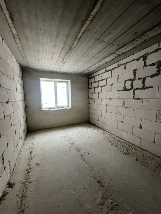 Продаж 2 кім квартири в зданому та заселеному будинку біля Львова ( Винники)  з гаражем